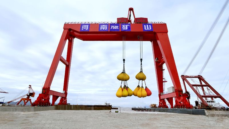 巨無(wú)霸登場(chǎng)！750噸起重機(jī)亮相，助力浙江某項(xiàng)目建設(shè)！